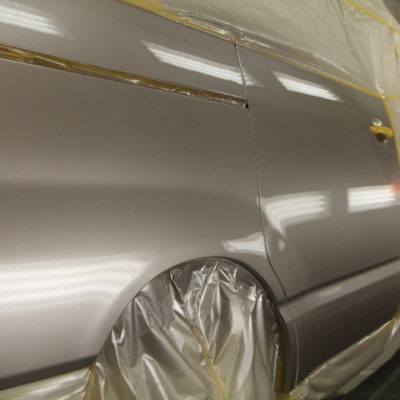 トヨタ・ノアの右タイヤハウスの板金塗装｜東京都江戸川区のF様の自動車修理